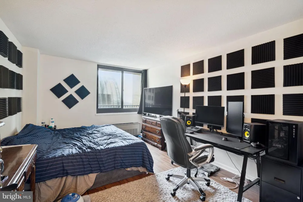 1420 LOCUST STREET #8O Philadelphia, PA 19102