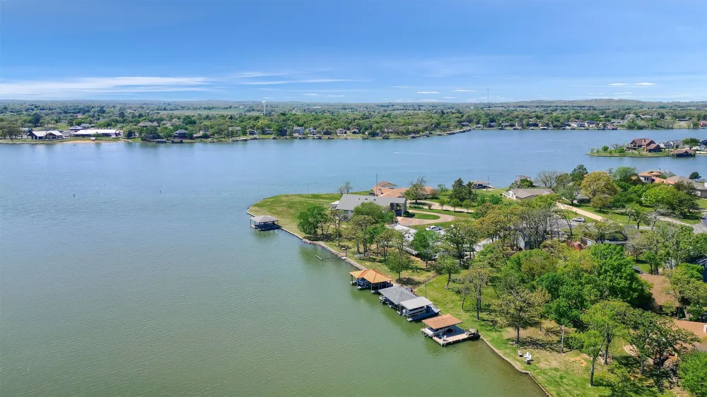 1214 Kiowa Drive E Lake Kiowa, TX 76240