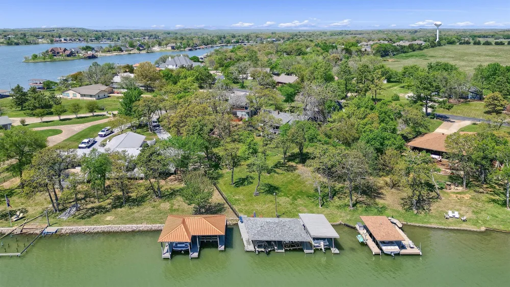 1214 Kiowa Drive E Lake Kiowa, TX 76240