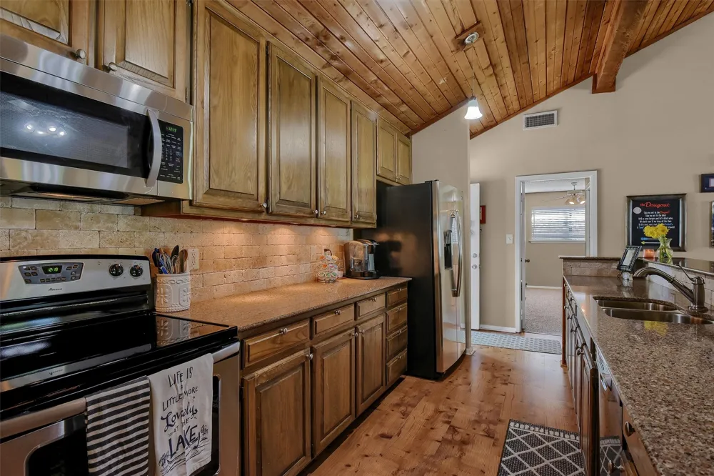 1214 Kiowa Drive E Lake Kiowa, TX 76240