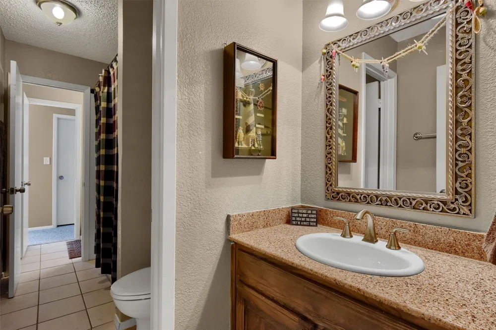 1214 Kiowa Drive E Lake Kiowa, TX 76240