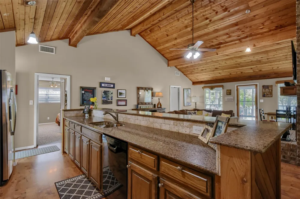 1214 Kiowa Drive E Lake Kiowa, TX 76240