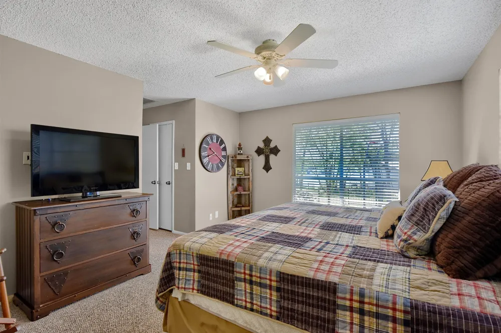 1214 Kiowa Drive E Lake Kiowa, TX 76240