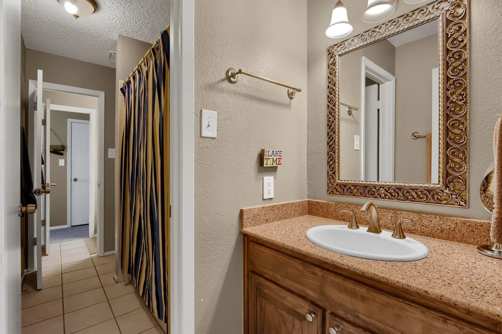 1214 Kiowa Drive E Lake Kiowa, TX 76240
