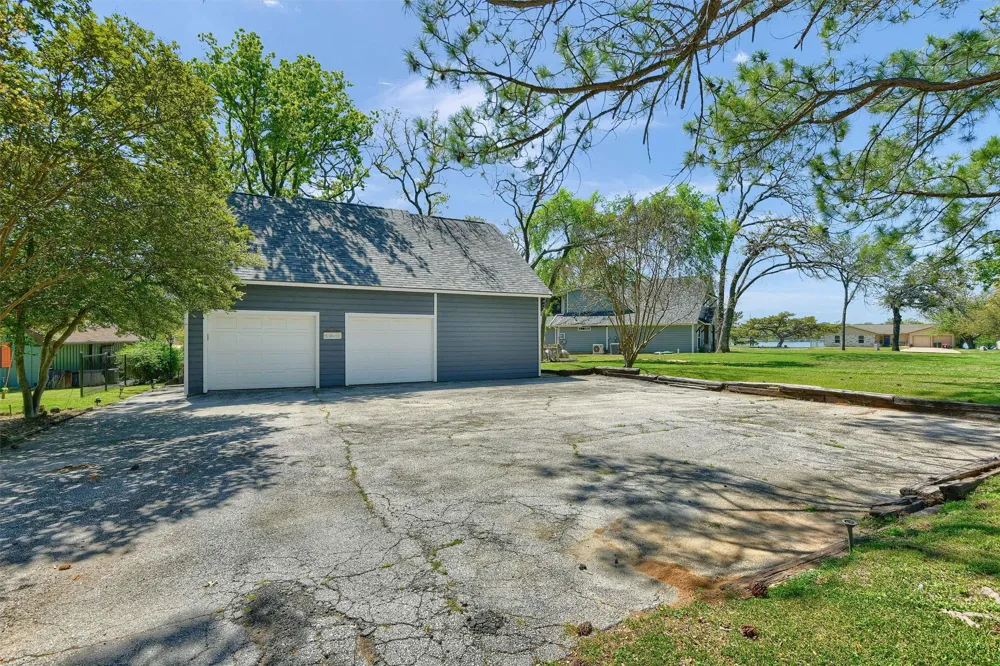 1214 Kiowa Drive E Lake Kiowa, TX 76240