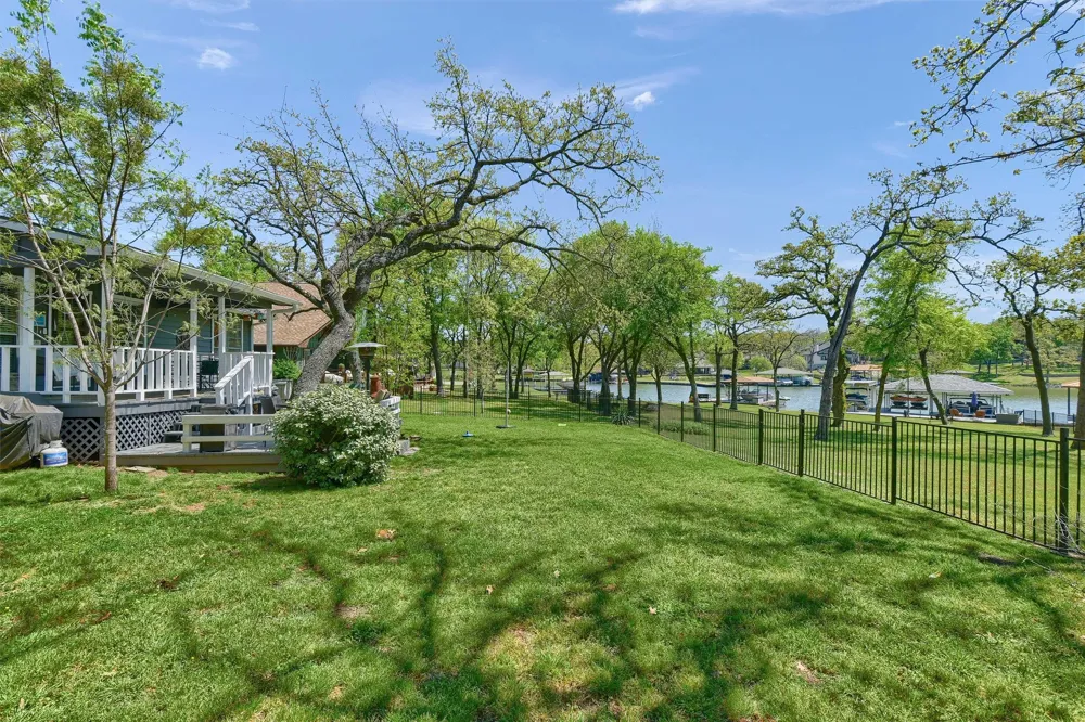 1214 Kiowa Drive E Lake Kiowa, TX 76240