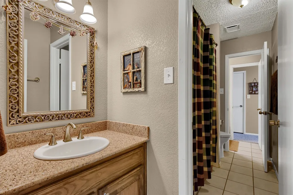 1214 Kiowa Drive E Lake Kiowa, TX 76240