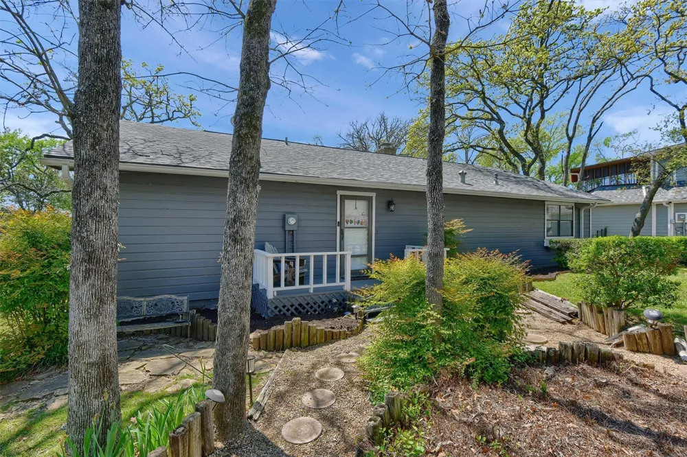 1214 Kiowa Drive E Lake Kiowa, TX 76240