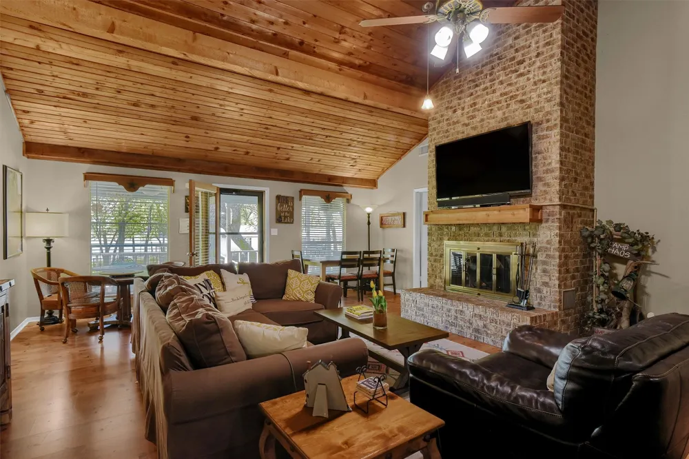 1214 Kiowa Drive E Lake Kiowa, TX 76240