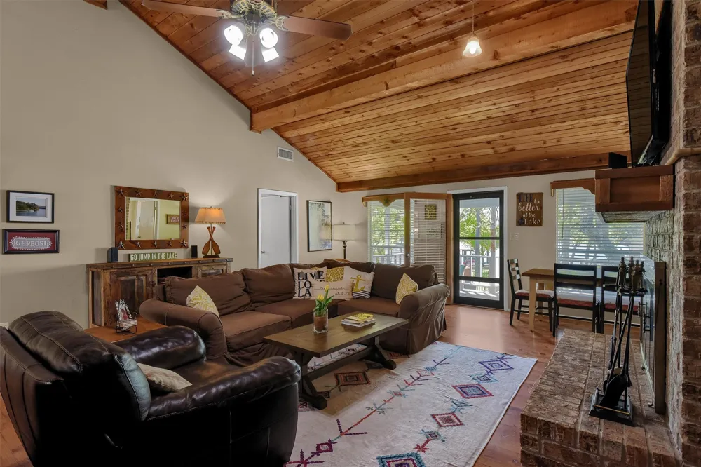1214 Kiowa Drive E Lake Kiowa, TX 76240