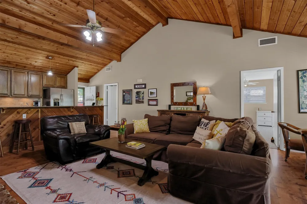 1214 Kiowa Drive E Lake Kiowa, TX 76240