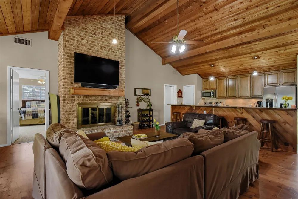 1214 Kiowa Drive E Lake Kiowa, TX 76240