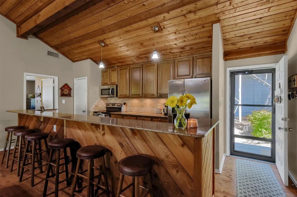 1214 Kiowa Drive E Lake Kiowa, TX 76240