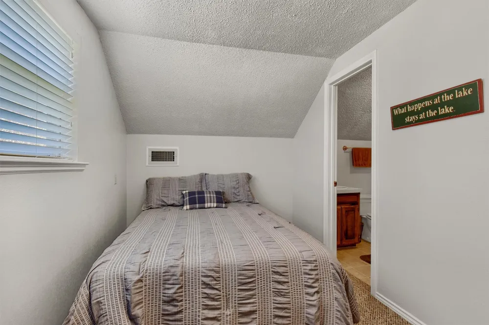1214 Kiowa Drive E Lake Kiowa, TX 76240