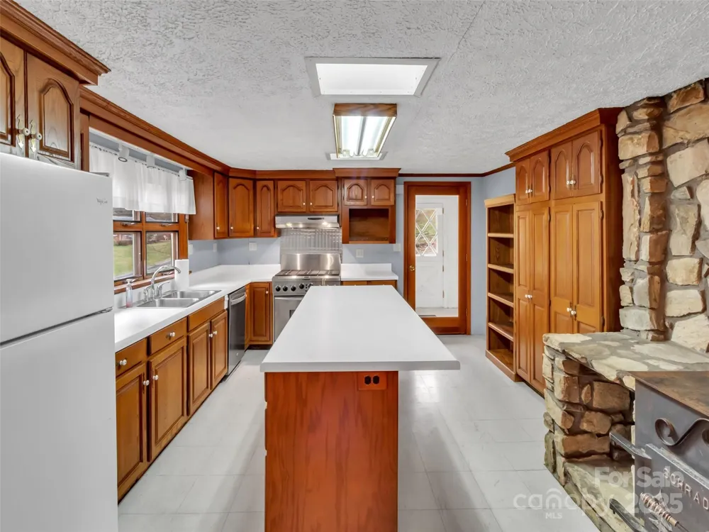 18 & 44 Sierra Point Waynesville, NC 28786