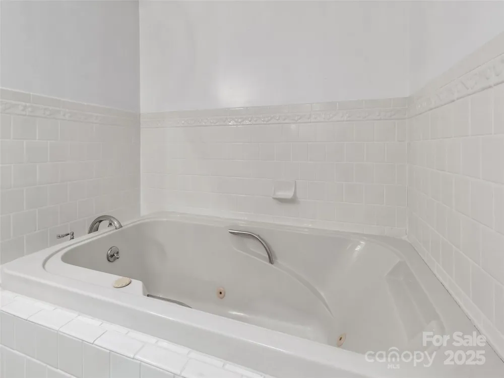 18 & 44 Sierra Point Waynesville, NC 28786