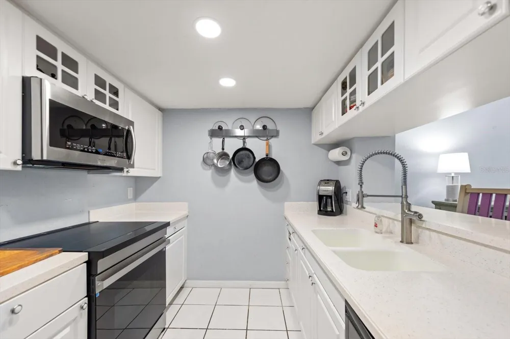 9434 TARA CAY COURT #25 Seminole, FL 33776
