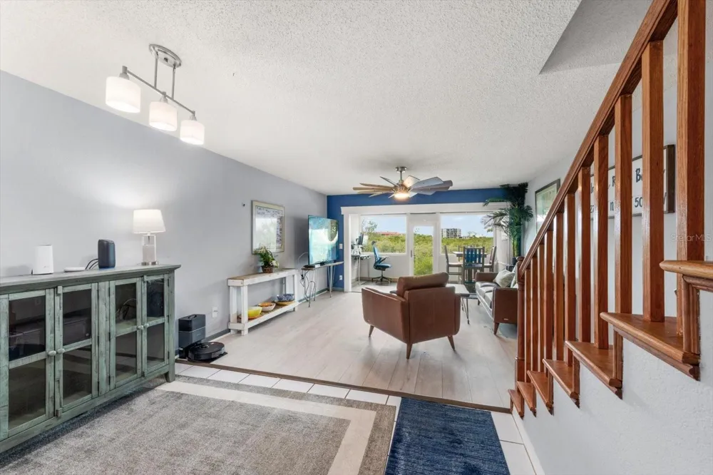 9434 TARA CAY COURT #25 Seminole, FL 33776