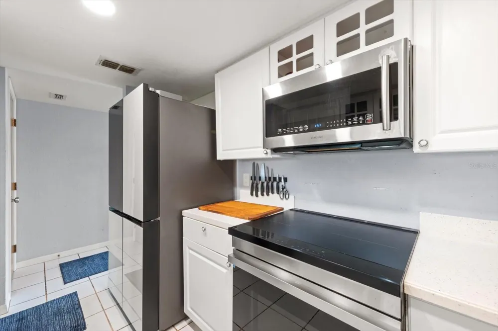 9434 TARA CAY COURT #25 Seminole, FL 33776