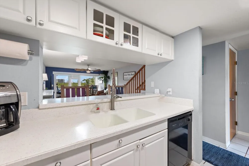 9434 TARA CAY COURT #25 Seminole, FL 33776