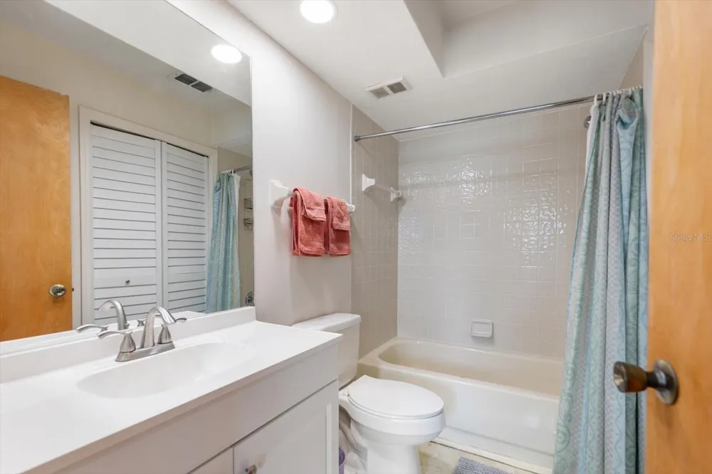 9434 TARA CAY COURT #25 Seminole, FL 33776