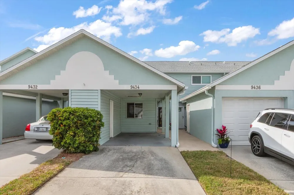 9434 TARA CAY COURT #25 Seminole, FL 33776