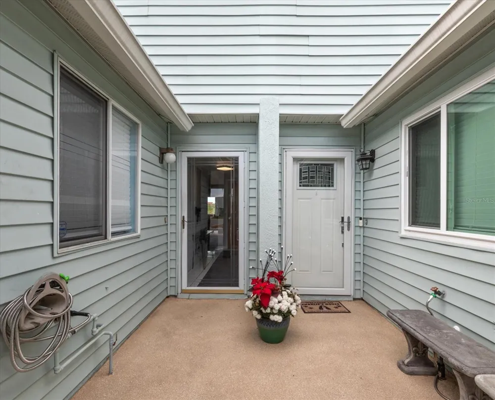 9434 TARA CAY COURT #25 Seminole, FL 33776