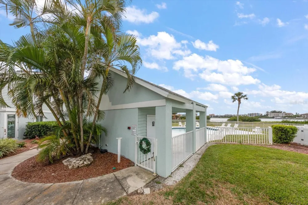 9434 TARA CAY COURT #25 Seminole, FL 33776