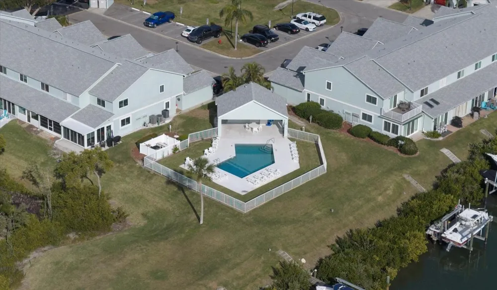 9434 TARA CAY COURT #25 Seminole, FL 33776