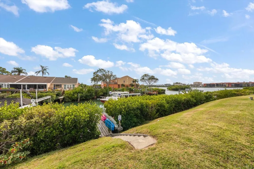 9434 TARA CAY COURT #25 Seminole, FL 33776