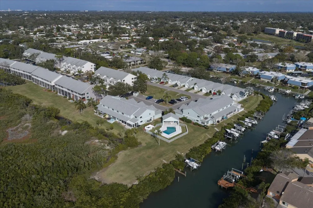 9434 TARA CAY COURT #25 Seminole, FL 33776