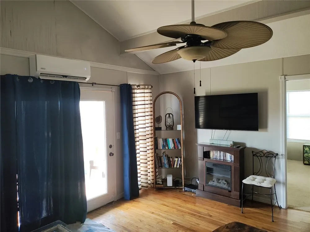 415 Seashell Drive Surfside Beach, TX 77541