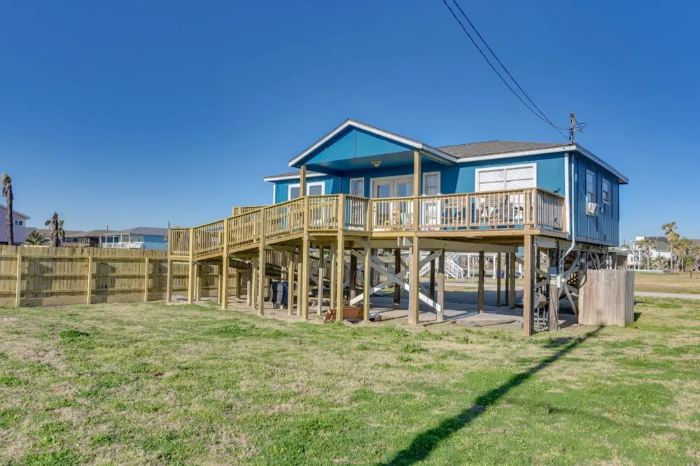 415 Seashell Drive Surfside Beach, TX 77541