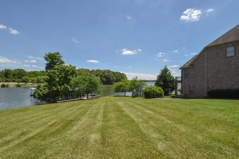 131 Lake Harbor Dr Hendersonville, TN 37075