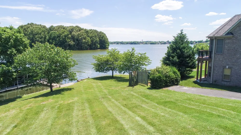 131 Lake Harbor Dr Hendersonville, TN 37075