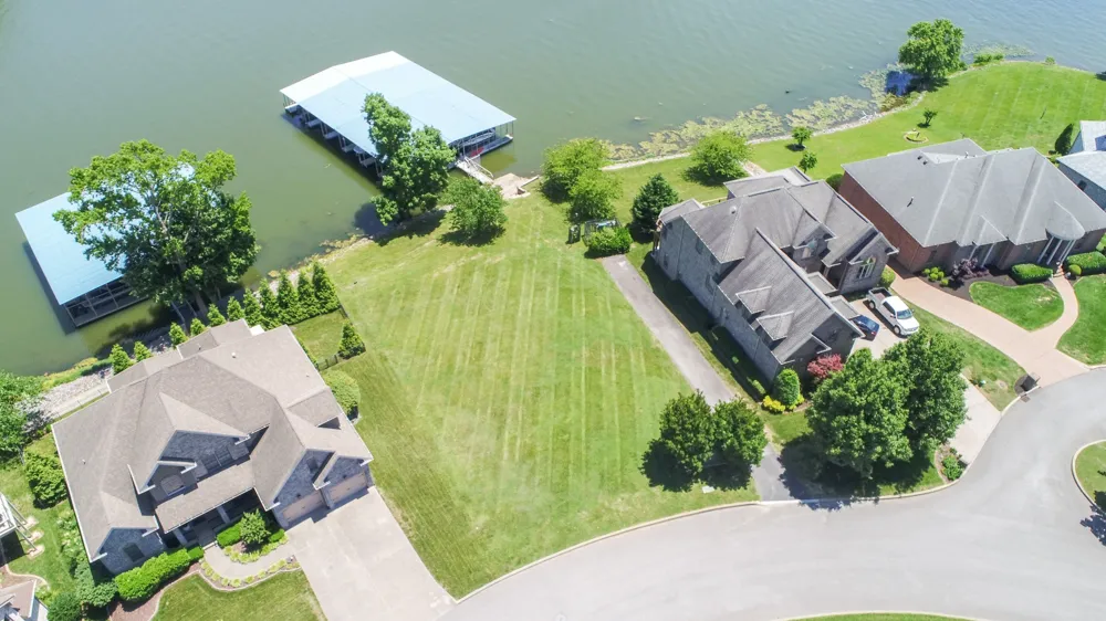 131 Lake Harbor Dr Hendersonville, TN 37075