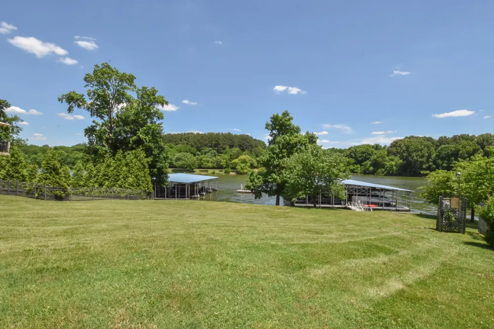 131 Lake Harbor Dr Hendersonville, TN 37075