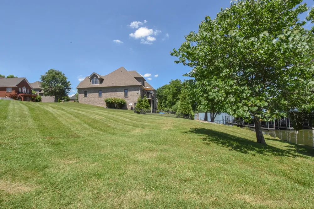 131 Lake Harbor Dr Hendersonville, TN 37075
