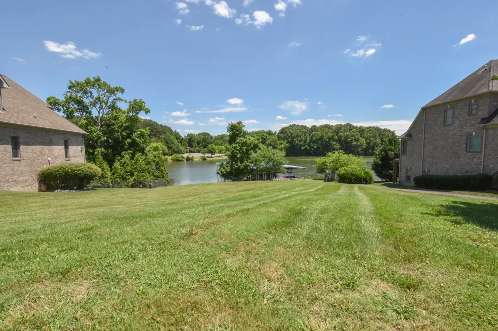 131 Lake Harbor Dr Hendersonville, TN 37075