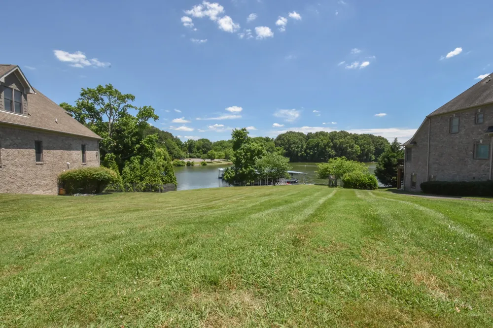 131 Lake Harbor Dr Hendersonville, TN 37075