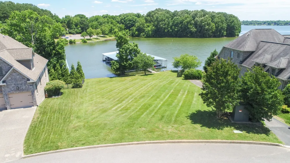 131 Lake Harbor Dr Hendersonville, TN 37075