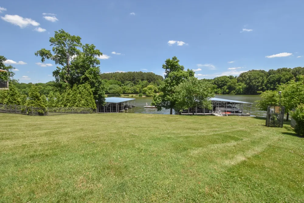 131 Lake Harbor Dr Hendersonville, TN 37075