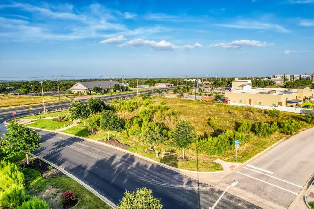 4820 Williams Drive Georgetown, TX 78633