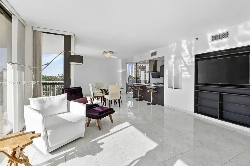 20281 E Country Club Dr #201 Aventura, FL 33180