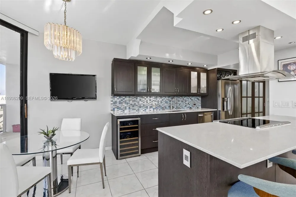20281 E Country Club Dr #201 Aventura, FL 33180