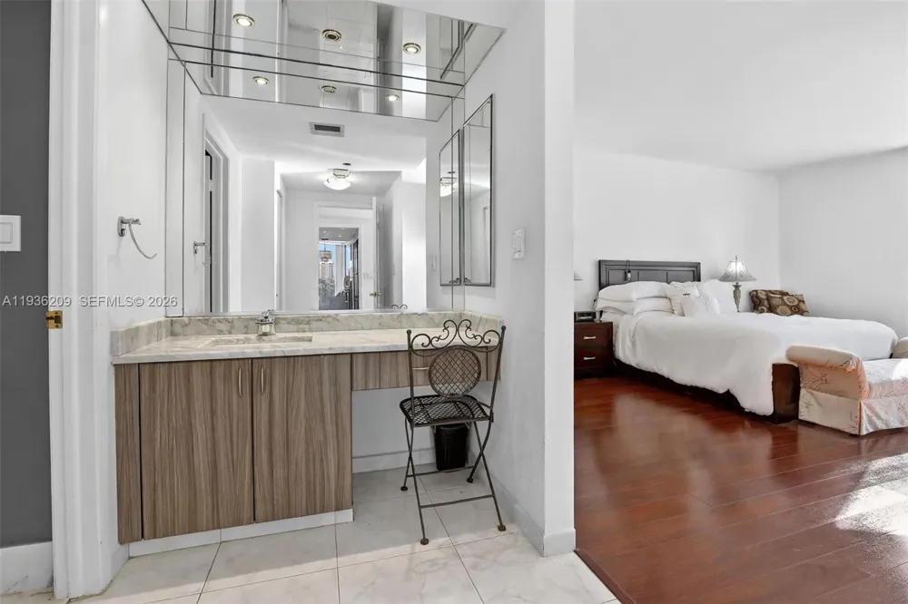 20281 E Country Club Dr #201 Aventura, FL 33180