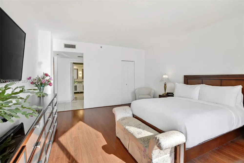 20281 E Country Club Dr #201 Aventura, FL 33180