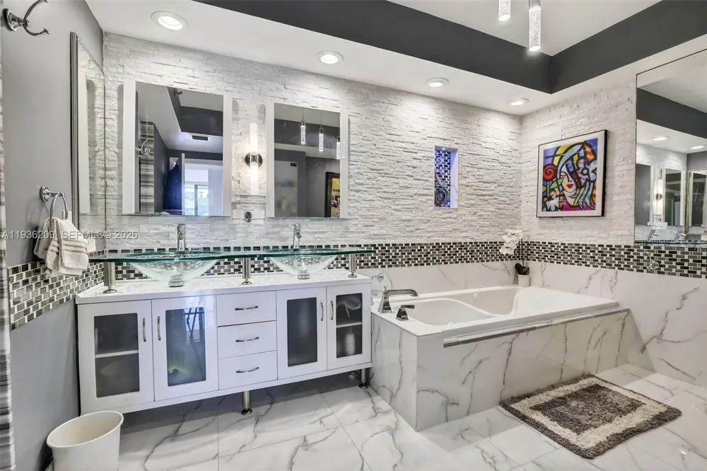 20281 E Country Club Dr #201 Aventura, FL 33180