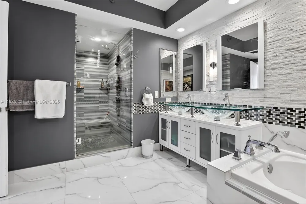 20281 E Country Club Dr #201 Aventura, FL 33180