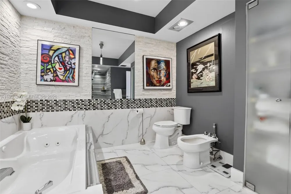 20281 E Country Club Dr #201 Aventura, FL 33180